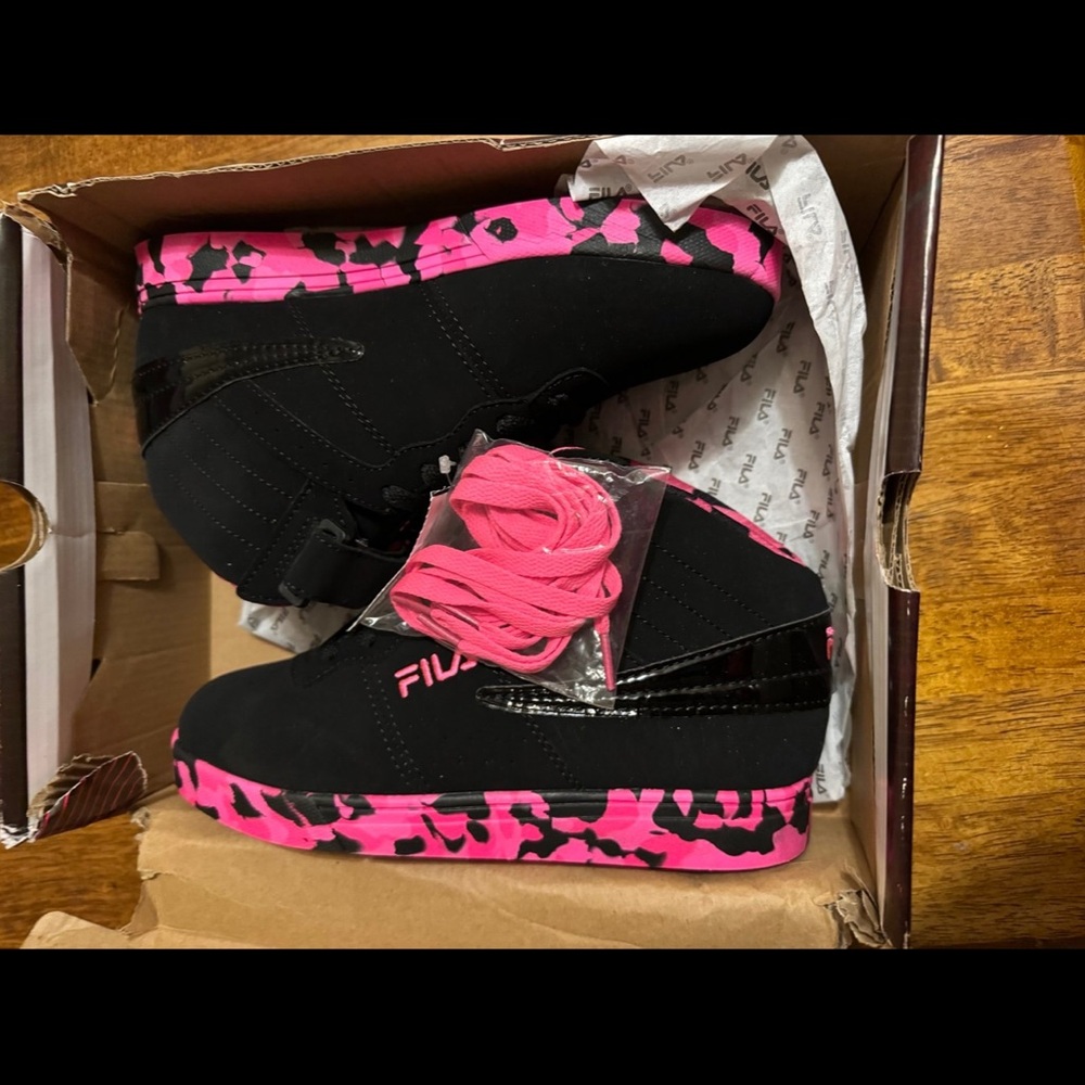 Shoes - Picture 2 of 4
